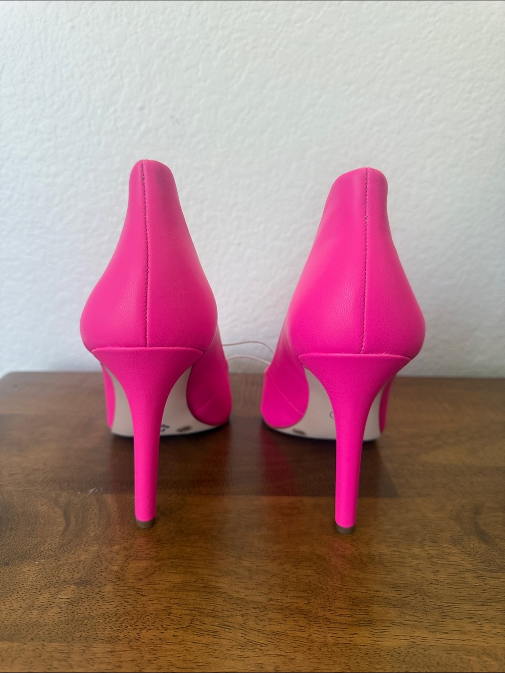 Jessica Simpson Neon Pink Pointed Toe Pumps - Picture 2 of 8